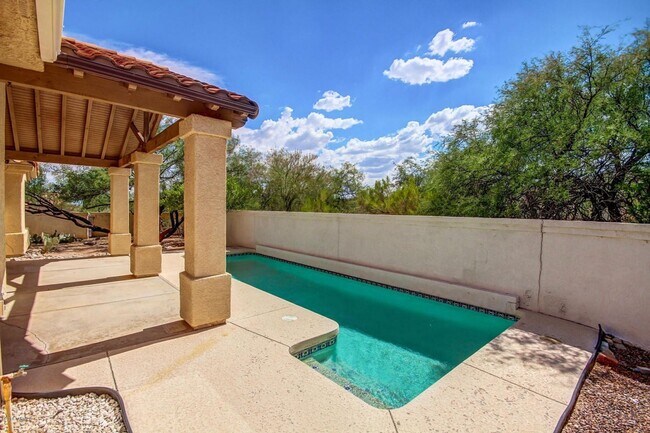 Building Photo - 3 Bedroom, 3 Bath