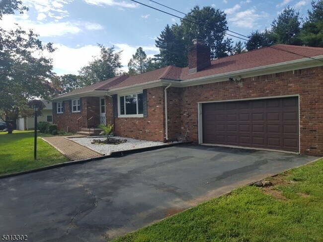 Building Photo - 18 Sabina Terrace