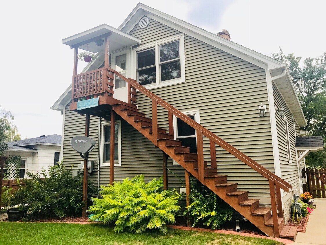 Backyard Entrance/Stairwell to Apartment - 418 Losey Blvd S