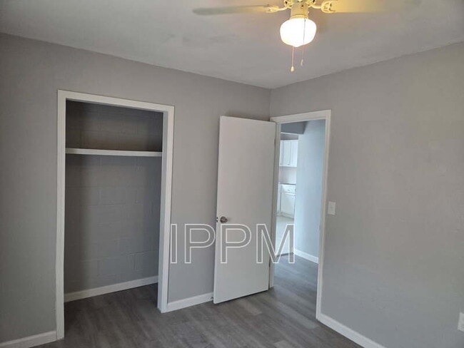 Foto del edificio - 1141 W Acacia Ave