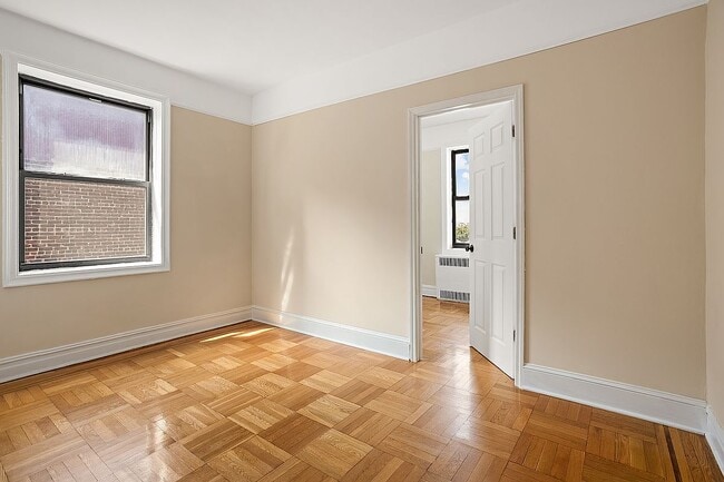 Foto del edificio - 35-30 73rd St