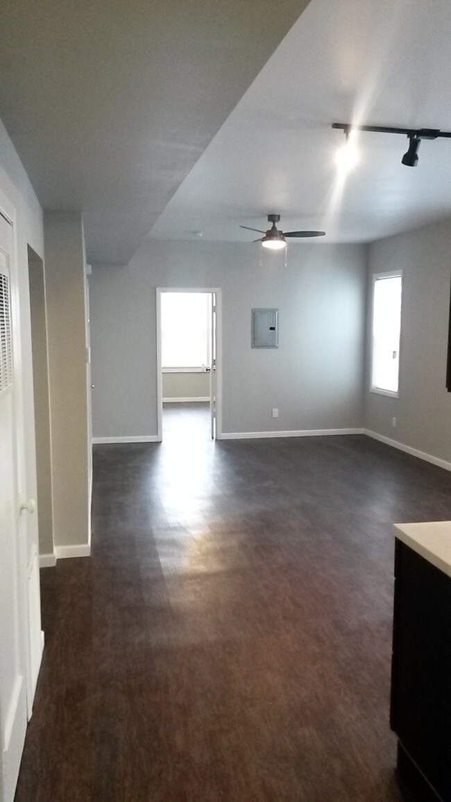 Foto del edificio - 424-426 Leslie St