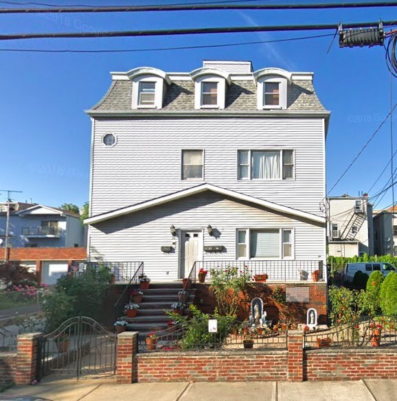 Primary Photo - 32 Waverly St