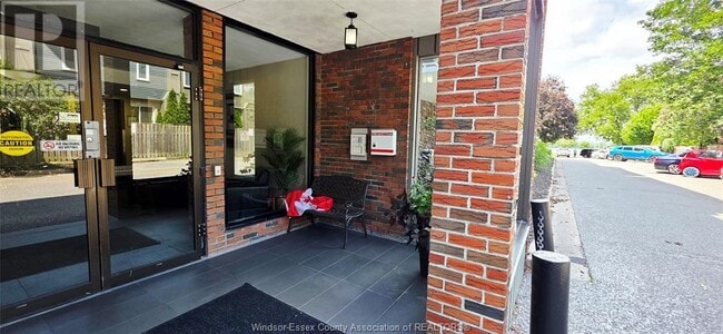 Building Photo - 3905 Riverside Dr
