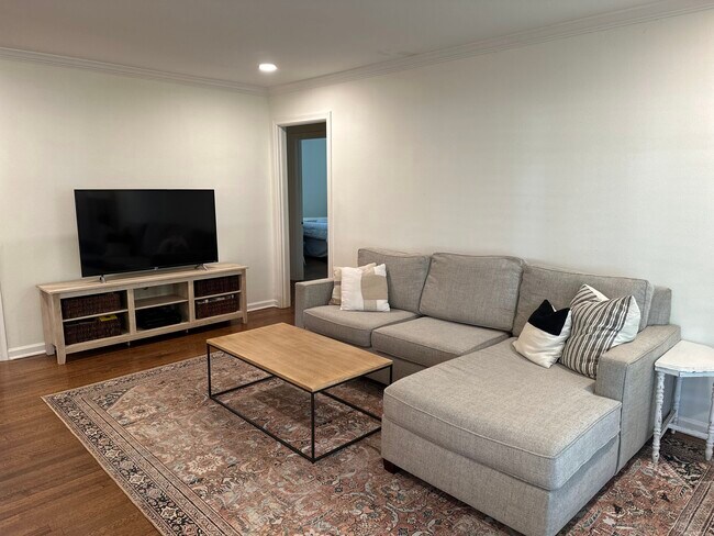 Foto del edificio - 6431 Woodcrest Ln