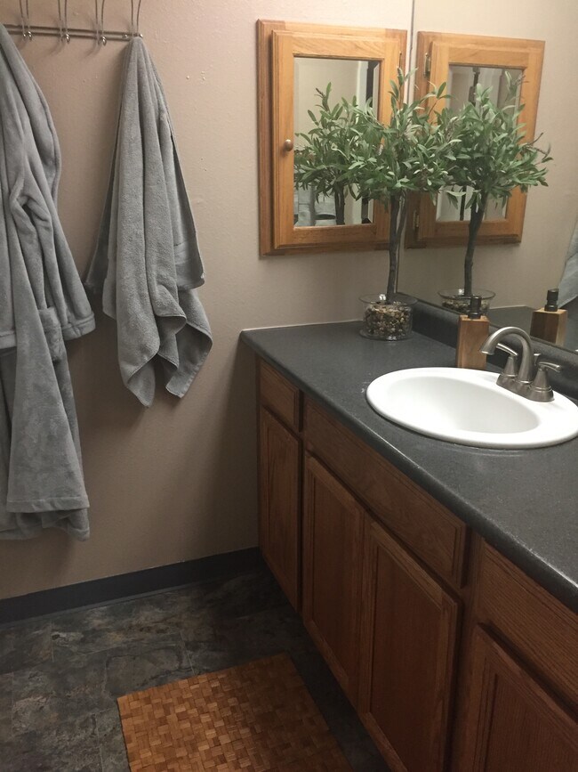 Building Photo - 1895 Alpine Ave