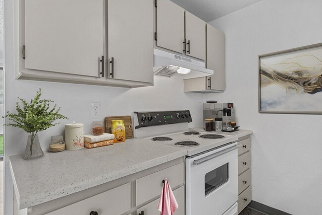 Building Photo - Amazing one bedroom townhome!