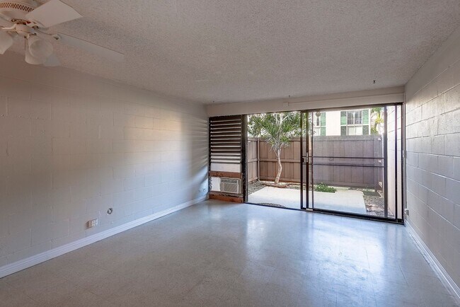Foto del edificio - SPACIOUS GROUND FLOOR condo w/ 1/1/1pkg co...