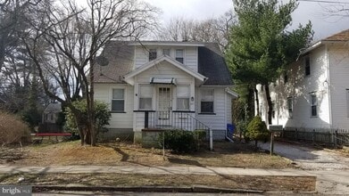 Building Photo - 420 Victoria St