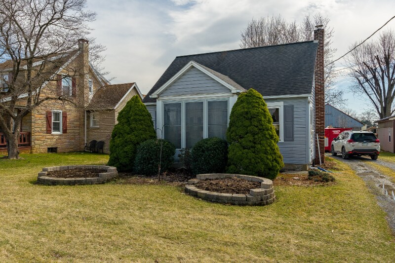 Foto principal - 488 E Main St