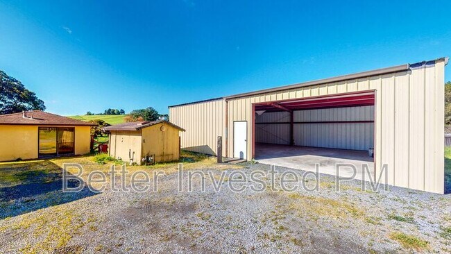 Building Photo - 239 Live Oak Dr