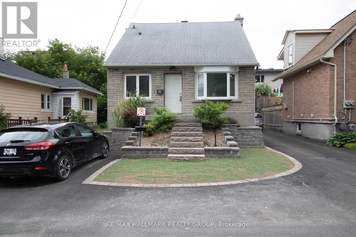 Primary Photo - 359-359 Dominion Ave