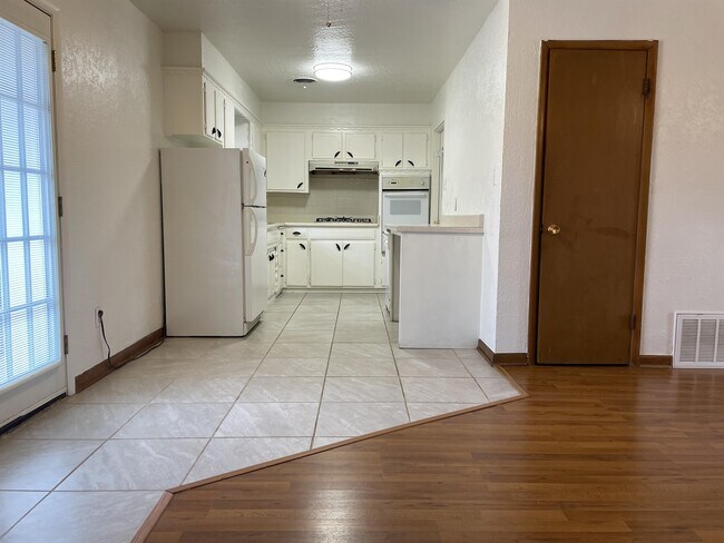 Building Photo - 1004 Carlisle Cir
