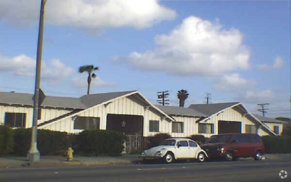 Primary Photo - 9552-9604 California Ave