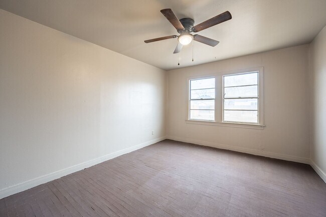 Foto del edificio - 927 S Bryan St