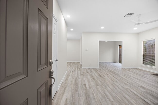 Building Photo - 2668 Bering Dr