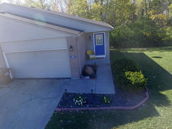 Foto del edificio - Fully Furnished and Stocked Monthly Rental