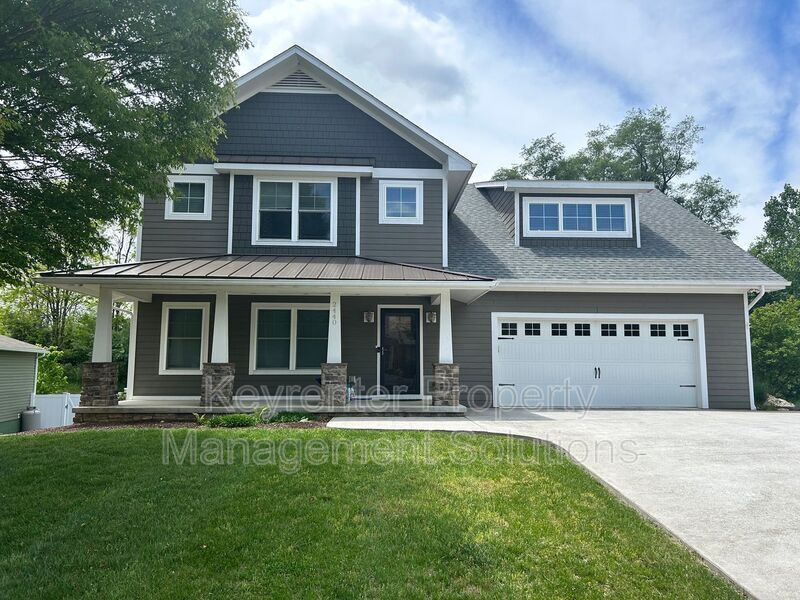 Primary Photo - 2440 Belvue Rd