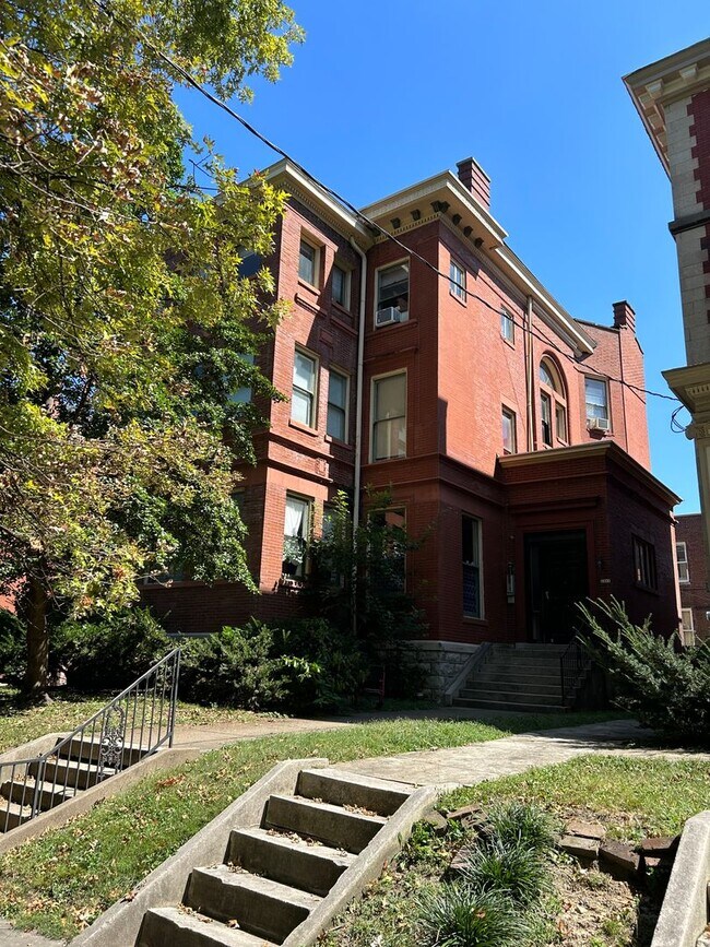 Building Photo - Third St