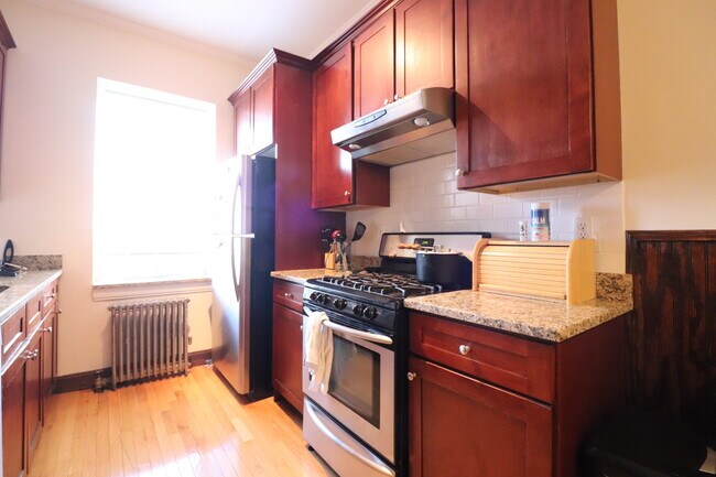 Foto del edificio - 1569 Beacon St