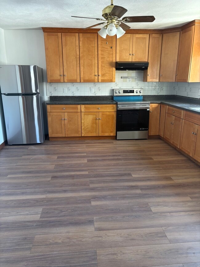 Building Photo - 64 Perkins St