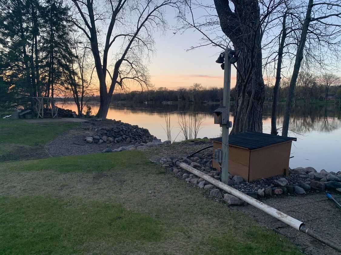 Standing at Mississippi River bank - view looking left - 505 W River Pkwy