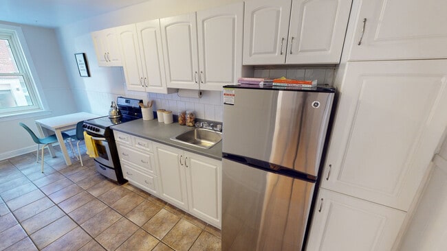 Building Photo - 225 MacLaren