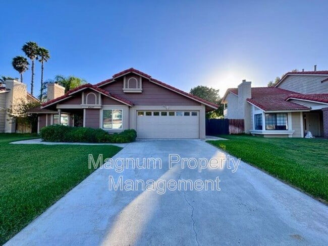 Building Photo - 45627 Clubhouse Dr