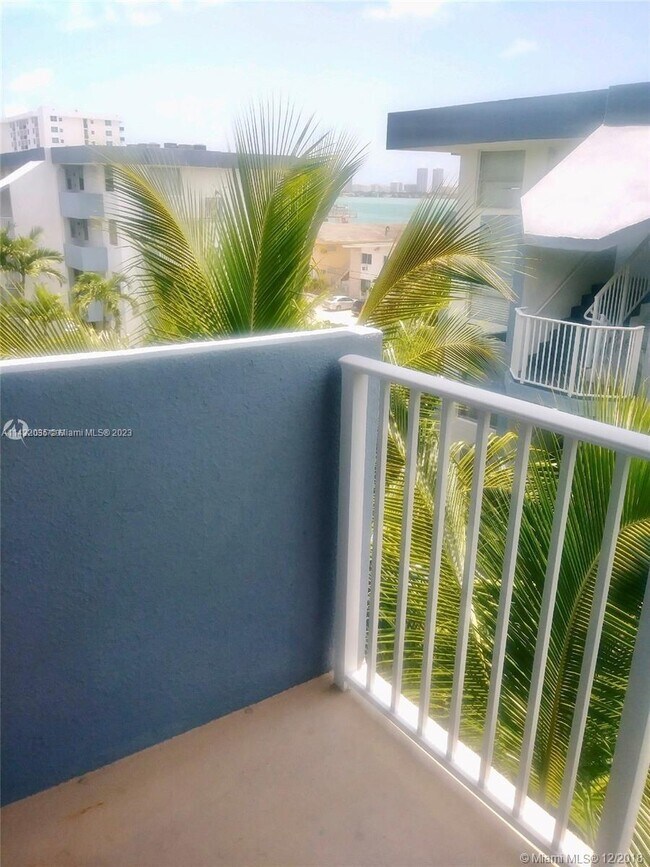 Foto del edificio - 1801 S Treasure Dr