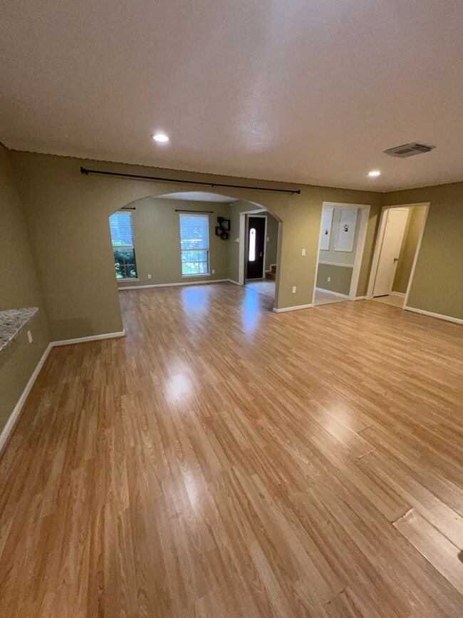 Foto del edificio - 3907 Glenheather Dr