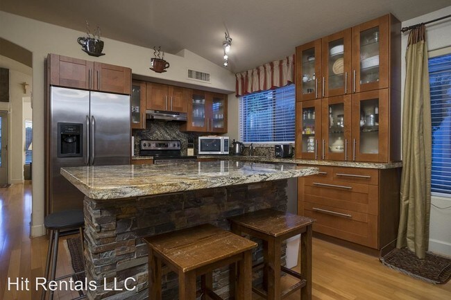 Building Photo - 4811 S Vista Pl