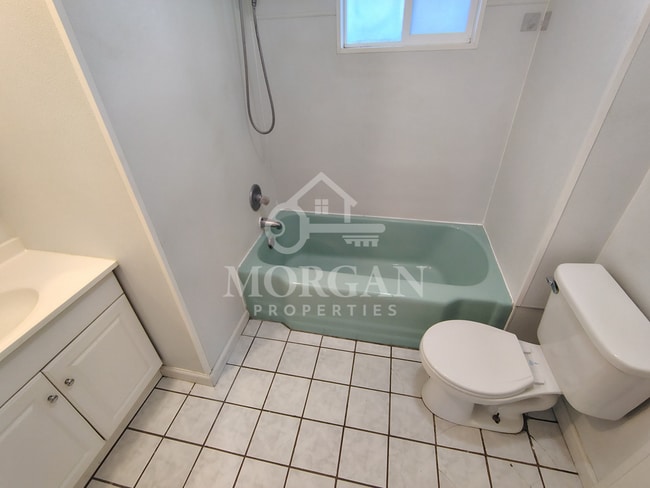 Building Photo - 2439 Chase St