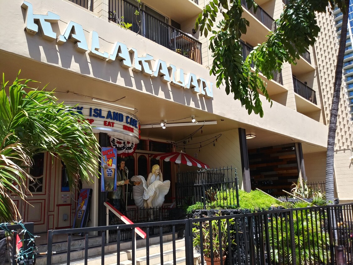 Secured entrance from Kalakaua Ave - 1911 Kalakaua Ave