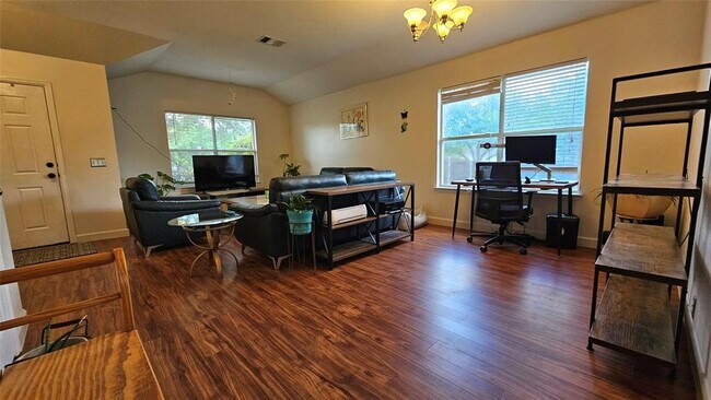 Building Photo - 113 Coreopsis Cove