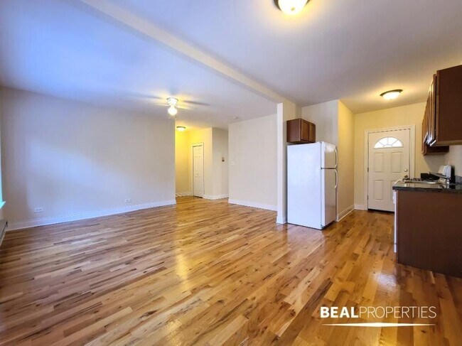 Building Photo - 1 bedroom in CHICAGO IL 60657