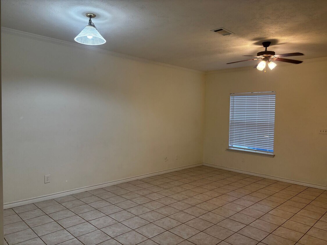 Foto principal - 616 Vicki Dr