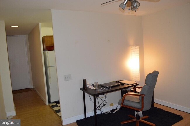 Building Photo - 4000 N Charles St