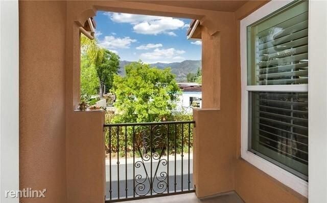 Building Photo - 2 br, 3 bath Condo - 453 N Altadena Dr Unit 4