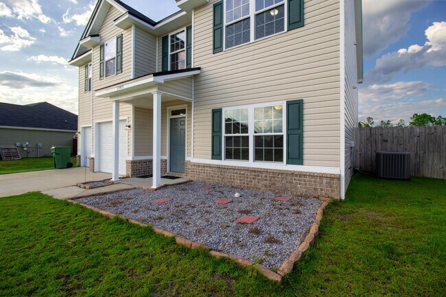 Foto del edificio - 1303 Windrow Dr