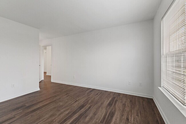 Foto del edificio - 1306 E Liberty Cir
