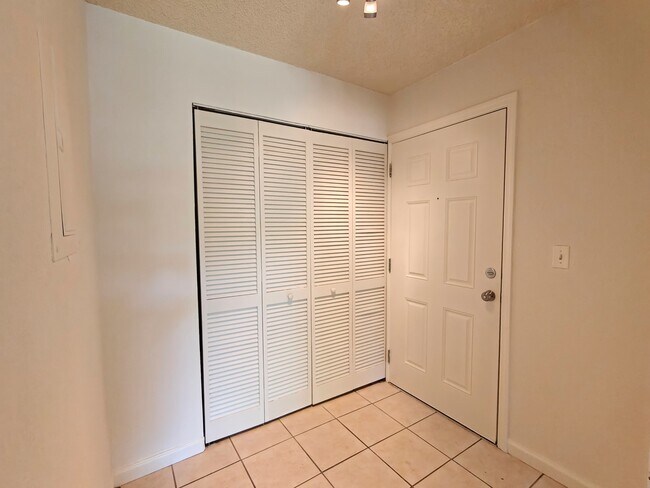 Foto del edificio - 1810 NW 23rd Blvd