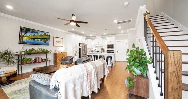 Foto del edificio - Located in Town Madison-Luxury Living