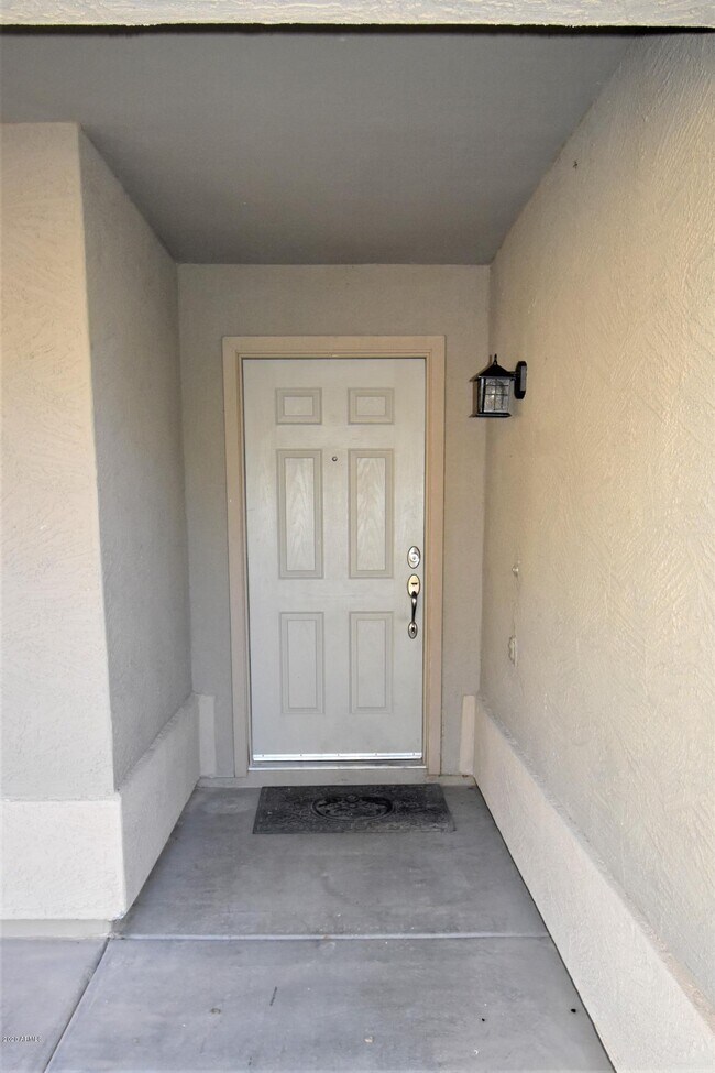 Building Photo - 2455 E Peach Tree Dr