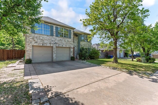 Building Photo - 1807 Iris Ln