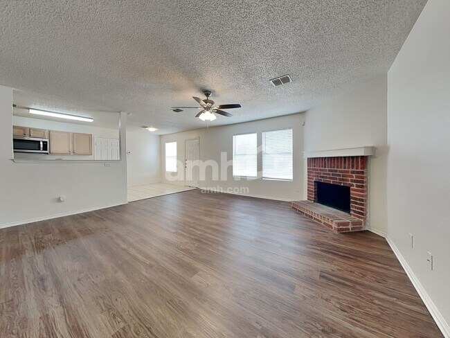 Foto del edificio - 1528 Englewood Dr