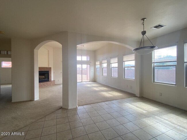 Building Photo - 3603 Plaza De La Rosa