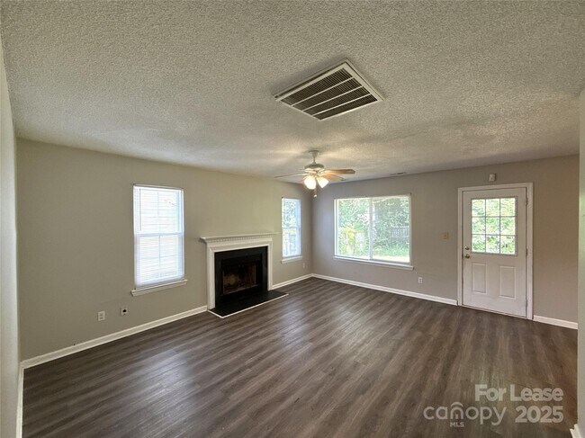 Foto del edificio - 6021 Black Bear Ct
