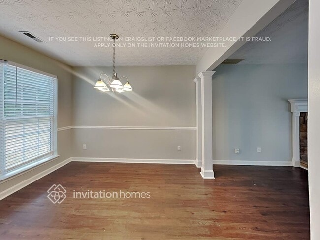 Foto del edificio - 86 E Main St N