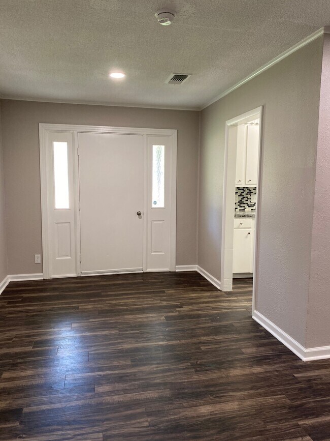 Foto del edificio - 100 Medina Dr