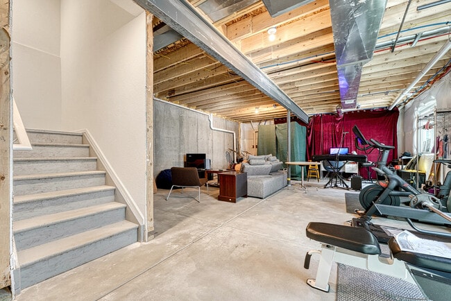 Building Photo - Charming 3-Bed Home in Painted Prairie